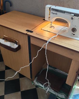 Macchina da cucire vintage VIGORELLI con mobiletto