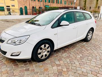 Opel Astra Diesel 2012 - Prezzo trattabile