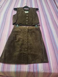 Completo di camoscio marrone