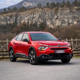 SUV Coupé Rosso: prezzo e consumi di un'utilitaria