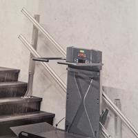 Montascale con pedana elelift al