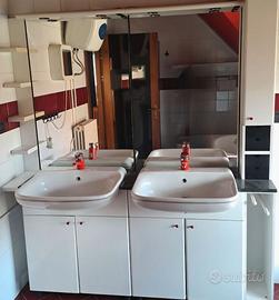 Mobile bianco con doppio lavabo
