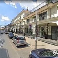 Locale commerciale 50 mq con deposito di 50 mq