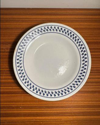 Set Piatti con Bordura a Rosette