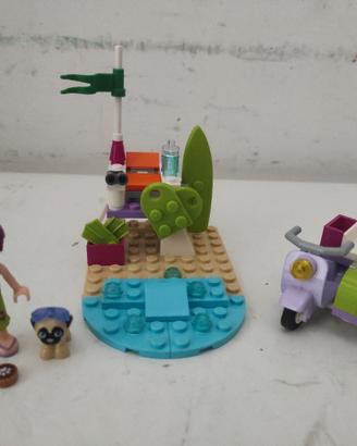 lego friends 41306 - scooter da spiaggia di Mia