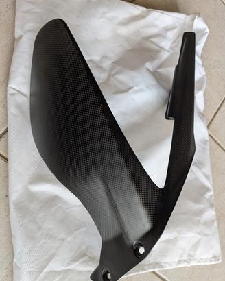 Parafango posteriore carbonio opaco V4