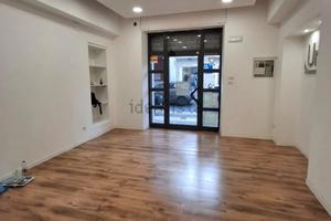 Cisterna(LT): Locale C1 ristrutturato Corso