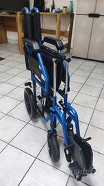 Carrozzina a spinta e deambulatore