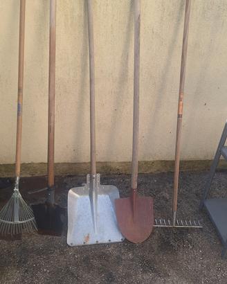 atrezzi per giardino