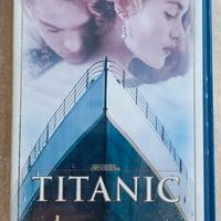 2408310908 VHS Titanic 