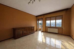 Appartamento di 184 m² con più di 5 locali a Tarqu