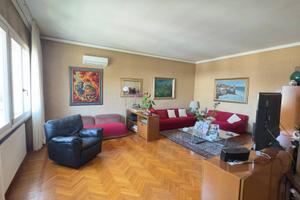 Appartamento di 254 m² con più di 5 locali e box a