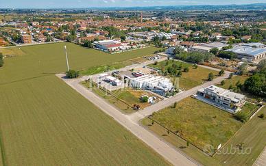 TERRENO COMMERCIALE A DUE PASSI DA MEDICINA