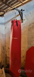 saccho da boxe con gancio +  altri sacchi 