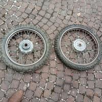 cerchi completi di gomme