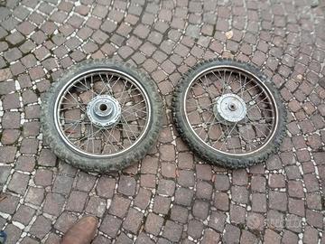 cerchi completi di gomme