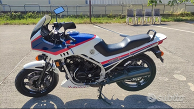 Moto Honda VF 500 F