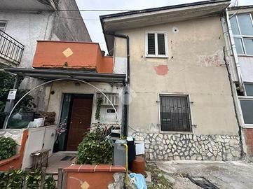 CASA SEMINDIPENDENTE A MONTESARCHIO