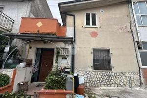 CASA SEMINDIPENDENTE A MONTESARCHIO