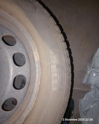 Treno gomme termiche Pirelli