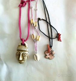Set di tre collane e un bracciale reali