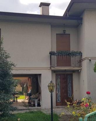 Villa di 294 m² con più di 5 locali e box auto dop