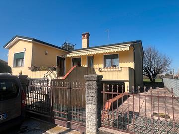 Casa singola tenuta benissimo con ampia metratura