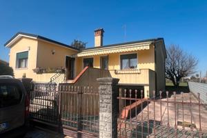 Casa singola tenuta benissimo con ampia metratura