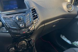 FORD Fiesta 6ª serie - 2014