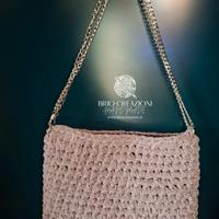 Pochette lilla glitter fatta all'uncinetto 