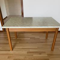 Tavolo effetto marmo allungabile