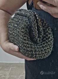 clouch bag in lurex nero e dorato.