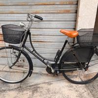 Bicicletta tipo olandese, nera