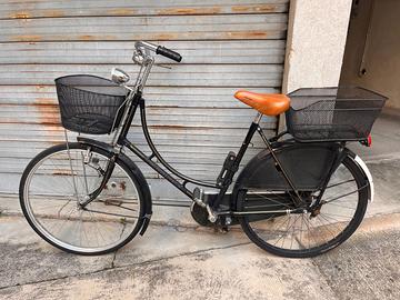 Bicicletta tipo olandese, nera