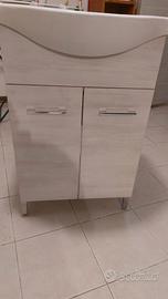 mobile bagno con lavabo in ceramica 
