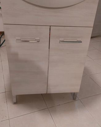 mobile bagno con lavabo in ceramica 