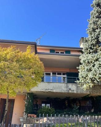 Villa di 310 m² con più di 5 locali e box auto dop