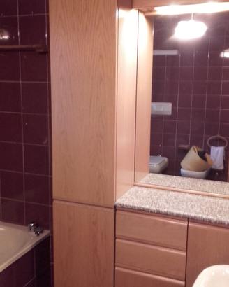 Arredo bagno con top in granito meraviglioso