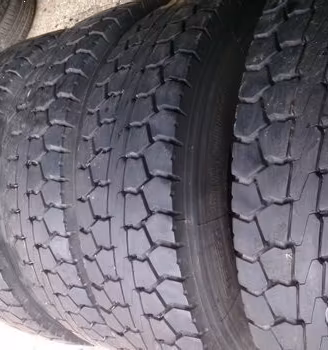 4 pneumatici usati autocarro 225 75 17.5 pi