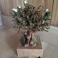 Uccellini in movimento su albero Presepe 24/30 cm