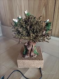 Uccellini in movimento su albero Presepe 24/30 cm