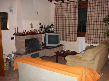 Casa indipendente di 160 m² con 5 locali e posto a