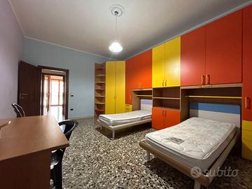 Cameretta doppia con armadio a ponte