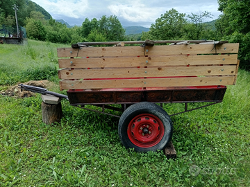 Rimorchio Tiber piccolo per trattori fino a 45 cav