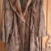 pelliccia con collo di visone 