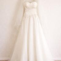 Abito da sposa con velo