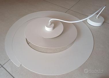Lampadario a sospensione bianco a spirale