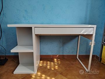 Scrivania bianca