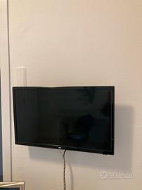 Tv Led 24 con piastra per muro