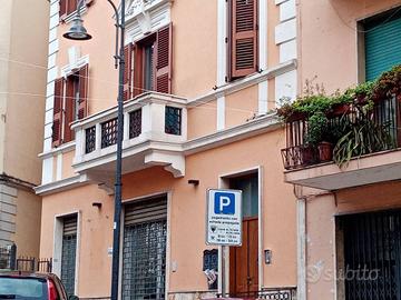 Immobile di 200 m² con 4 locali a Frosinone